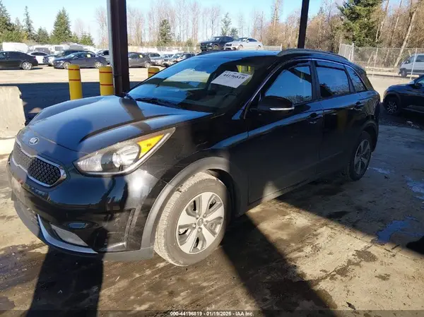 KNDCC3LC2H5047153 2017 KIA NIRO - Image 2