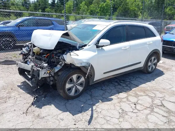 KNDCC3LC2H5047170 2017 KIA NIRO - Image 2