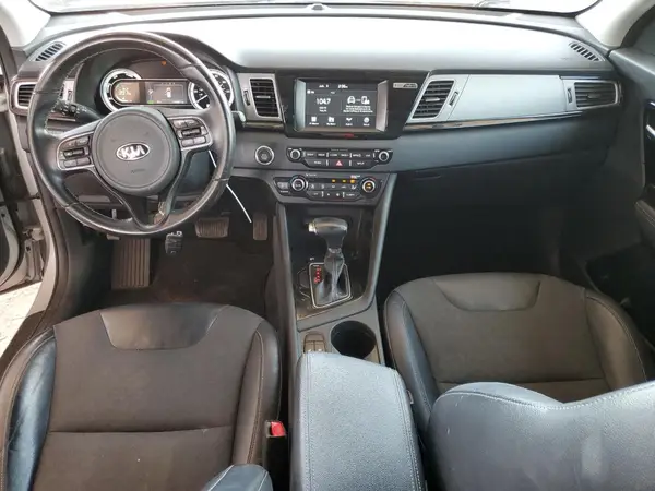 KNDCC3LC2H5048139 2017 KIA NIRO - Image 8
