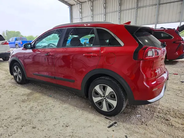 KNDCC3LC2H5061649 2017 KIA NIRO - Image 2