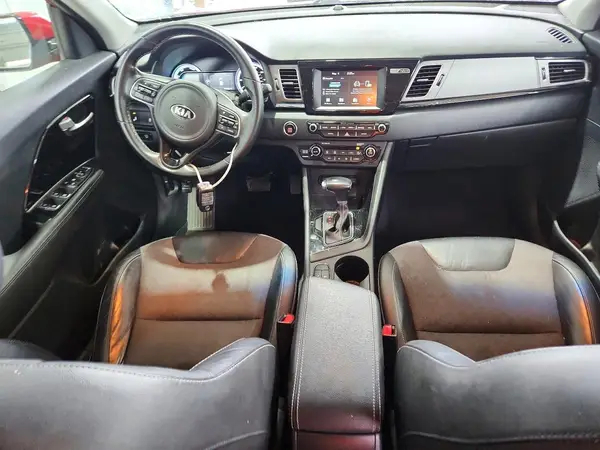 KNDCC3LC2H5061649 2017 KIA NIRO - Image 8