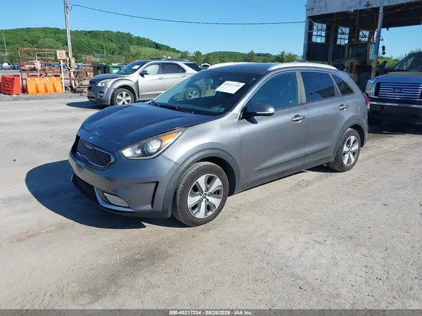 KNDCC3LC2H5065023 2017 KIA NIRO - Image 2