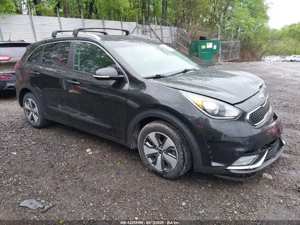 KNDCC3LC2H5066656 2017 KIA NIRO - Image 1