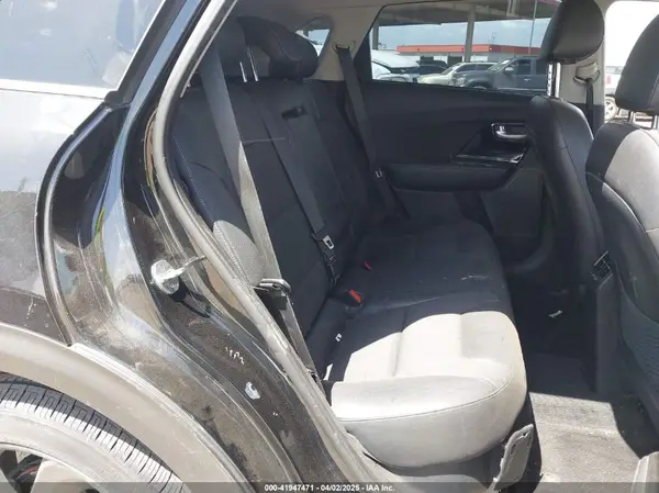KNDCC3LC2H5068049 2017 KIA NIRO - Image 8