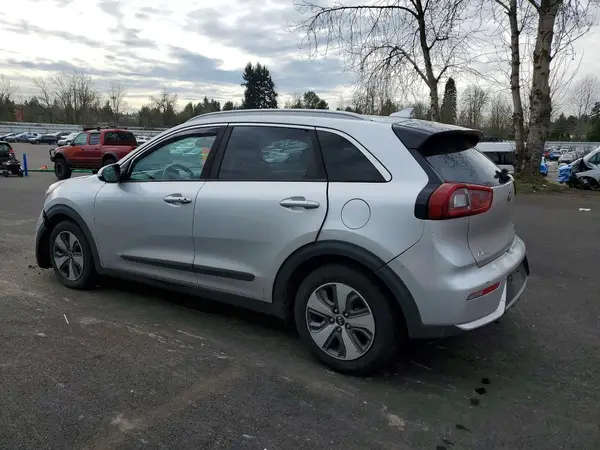 KNDCC3LC2H5069198 2017 KIA NIRO - Image 2