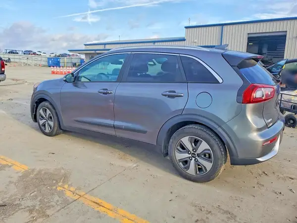 KNDCC3LC2H5069265 2017 KIA NIRO - Image 2