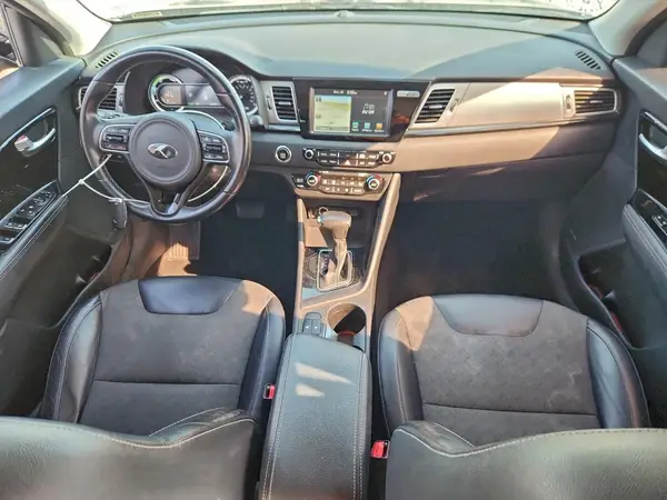 KNDCC3LC2H5070240 2017 KIA NIRO - Image 8