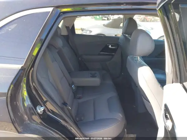 KNDCC3LC2H5072070 2017 KIA NIRO - Image 8
