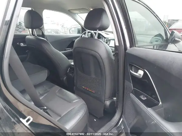 KNDCC3LC2H5078662 2017 KIA NIRO - Image 8