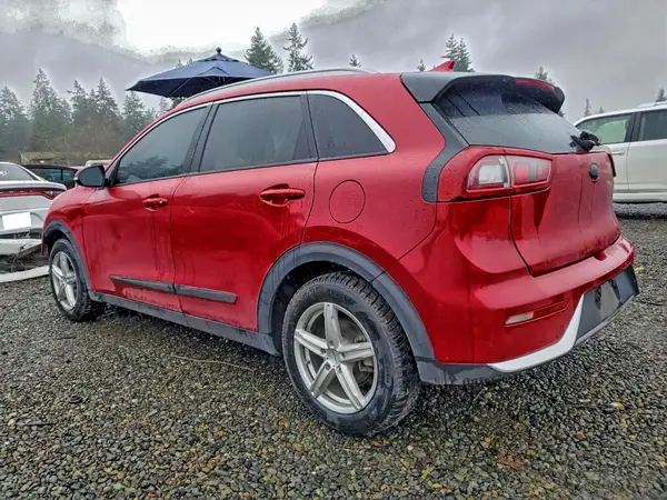 KNDCC3LC2H5082713 2017 KIA NIRO - Image 2
