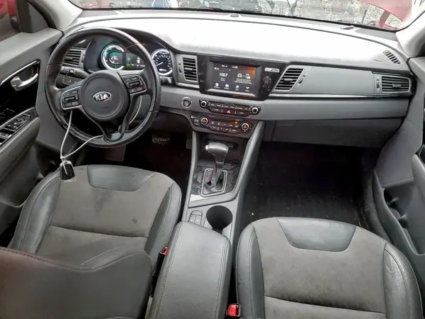 KNDCC3LC2H5082713 2017 KIA NIRO - Image 8
