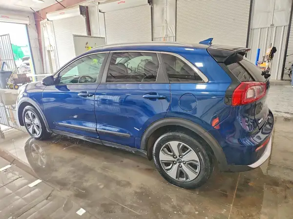 KNDCC3LC2H5089967 2017 KIA NIRO - Image 2