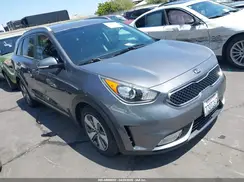 KNDCC3LC2H5104077 2017 KIA NIRO