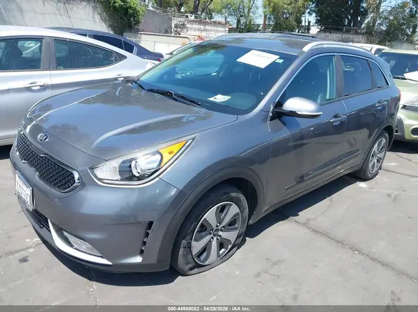 KNDCC3LC2H5104077 2017 KIA NIRO - Image 2