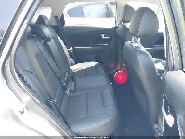 KNDCC3LC2H5104077 2017 KIA NIRO - Image 8