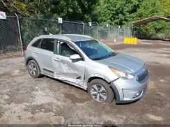 KNDCC3LC2J5123282 2018 KIA NIRO