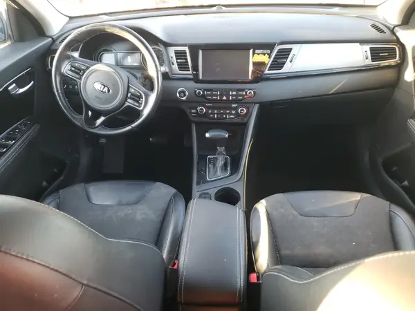 KNDCC3LC2J5141765 2018 KIA NIRO - Image 8