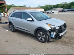KNDCC3LC2J5176077 2018 KIA NIRO