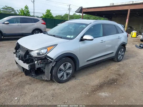 KNDCC3LC2J5176077 2018 KIA NIRO - Image 2