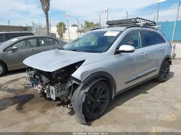 KNDCC3LC2K5244654 2019 KIA NIRO - Image 2