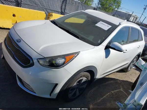 KNDCC3LC2K5282370 2019 KIA NIRO - Image 2