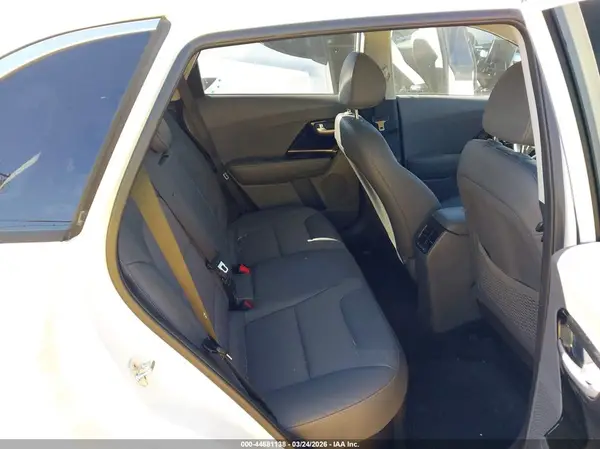 KNDCC3LC2K5282370 2019 KIA NIRO - Image 8