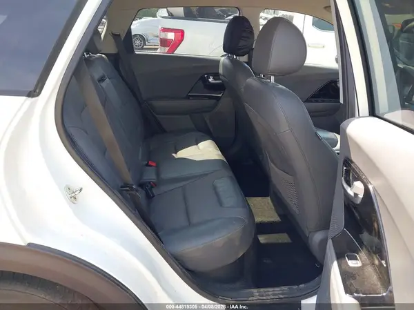 KNDCC3LC2K5340705 2019 KIA NIRO - Image 8