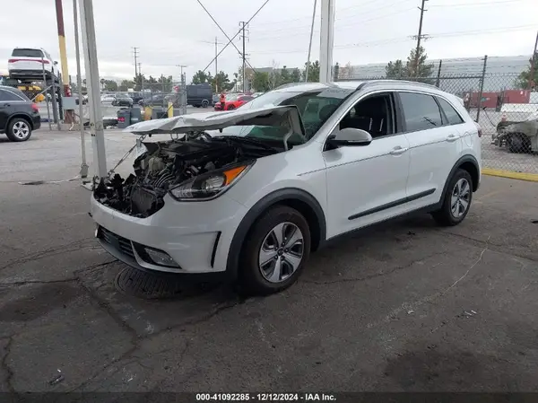 KNDCC3LC2K5350540 2019 KIA NIRO - Image 2