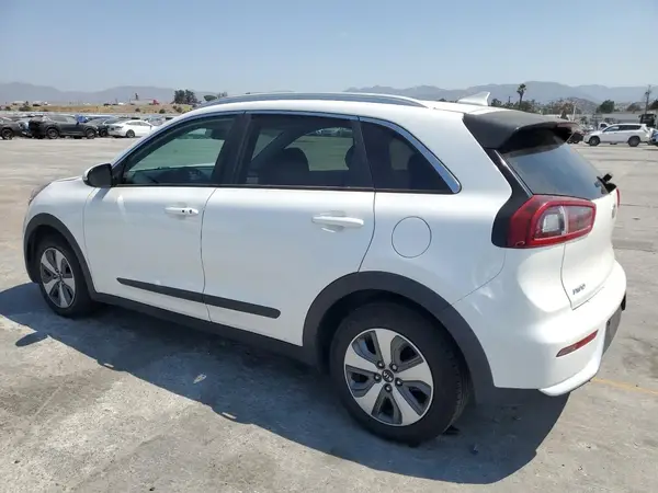 KNDCC3LC2K5351784 2019 KIA NIRO - Image 2