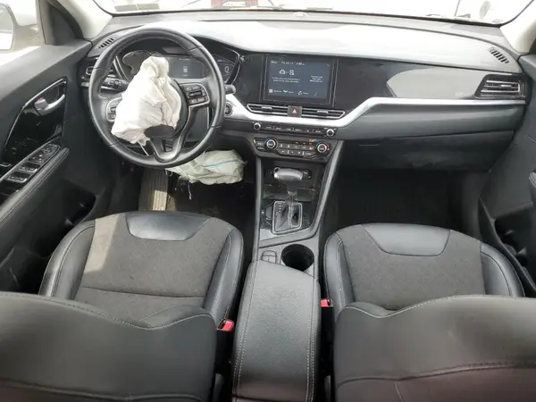 KNDCC3LC2M5463102 2021 KIA NIRO - Image 8