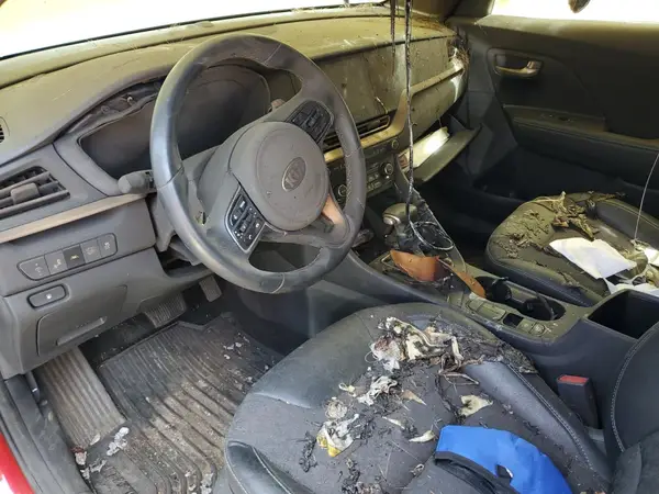 KNDCC3LC2M5472818 2021 KIA NIRO - Image 8