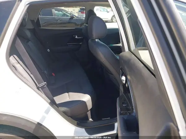 KNDCC3LC2N5495503 2022 KIA NIRO - Image 8