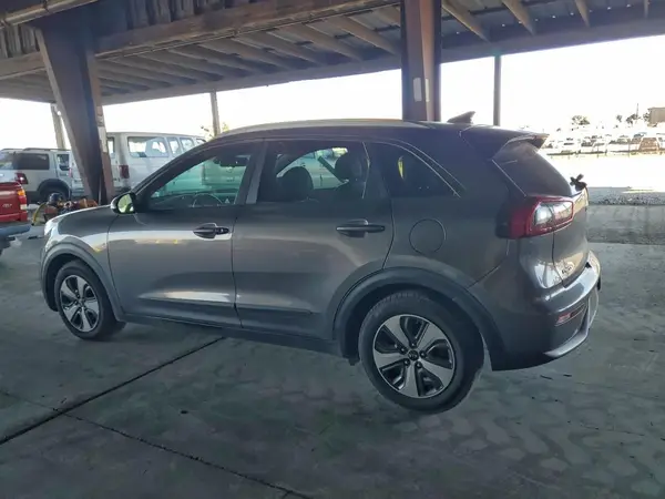 KNDCC3LC3H5037831 2017 KIA NIRO - Image 2