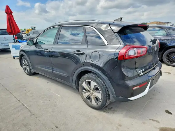 KNDCC3LC3H5048196 2017 KIA NIRO - Image 2