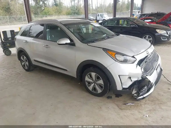 KNDCC3LC3H5050935 2017 KIA NIRO - Image 1