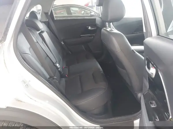 KNDCC3LC3H5050935 2017 KIA NIRO - Image 8