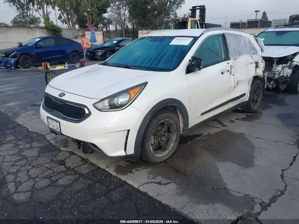 KNDCC3LC3H5051664 2017 KIA NIRO - Image 2