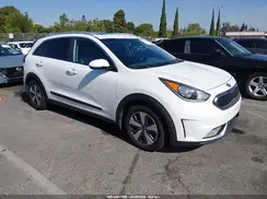 KNDCC3LC3H5055617 2017 KIA NIRO