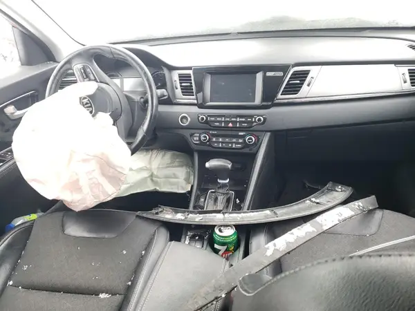 KNDCC3LC3H5060932 2017 KIA NIRO - Image 8
