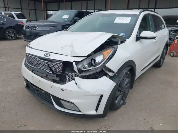 KNDCC3LC3H5061420 2017 KIA NIRO - Image 2