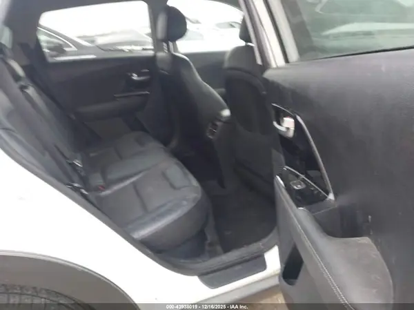 KNDCC3LC3H5061420 2017 KIA NIRO - Image 8