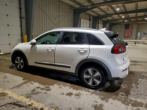 KNDCC3LC3H5065161 2017 KIA NIRO - Image 2