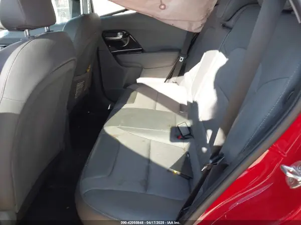 KNDCC3LC3H5065404 2017 KIA NIRO - Image 8