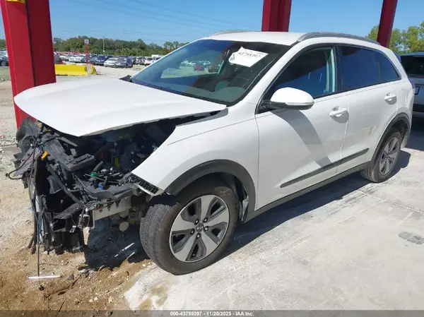 KNDCC3LC3H5066956 2017 KIA NIRO - Image 2
