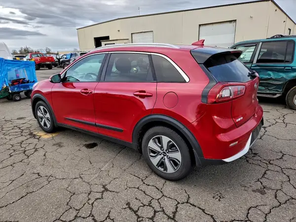 KNDCC3LC3H5070246 2017 KIA NIRO - Image 2