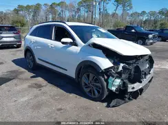 KNDCC3LC3H5070649 2017 KIA NIRO