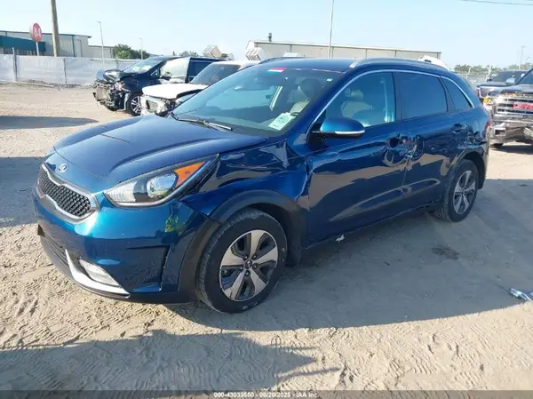 KNDCC3LC3H5071946 2017 KIA NIRO - Image 2