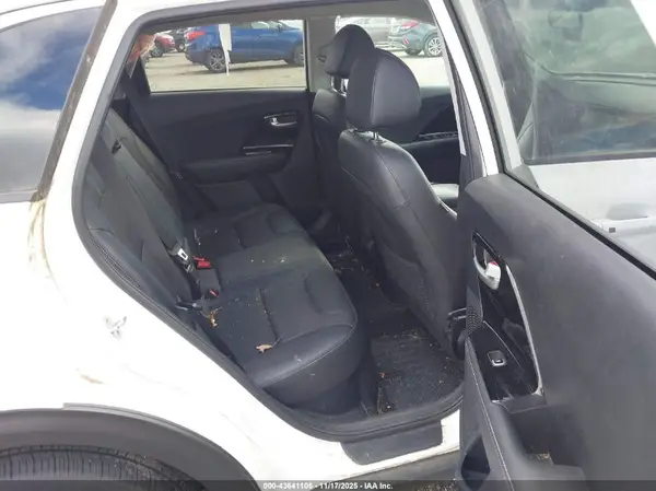 KNDCC3LC3H5078248 2017 KIA NIRO - Image 8