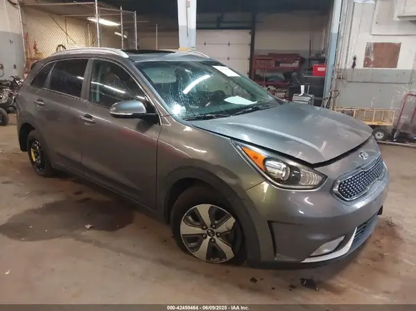 KNDCC3LC3H5089752 2017 KIA NIRO - Image 1