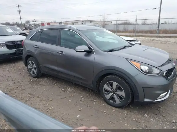 KNDCC3LC3H5089914 2017 KIA NIRO - Image 1